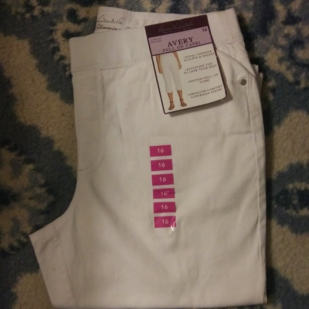 Slimming effect pull on capris